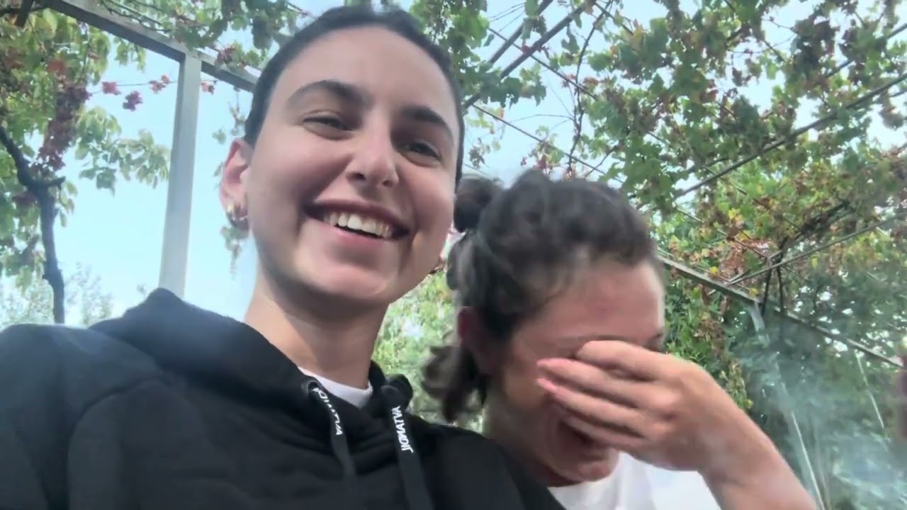 გოგონები ვენახში • პირველად რთველში • კახური სუფრა