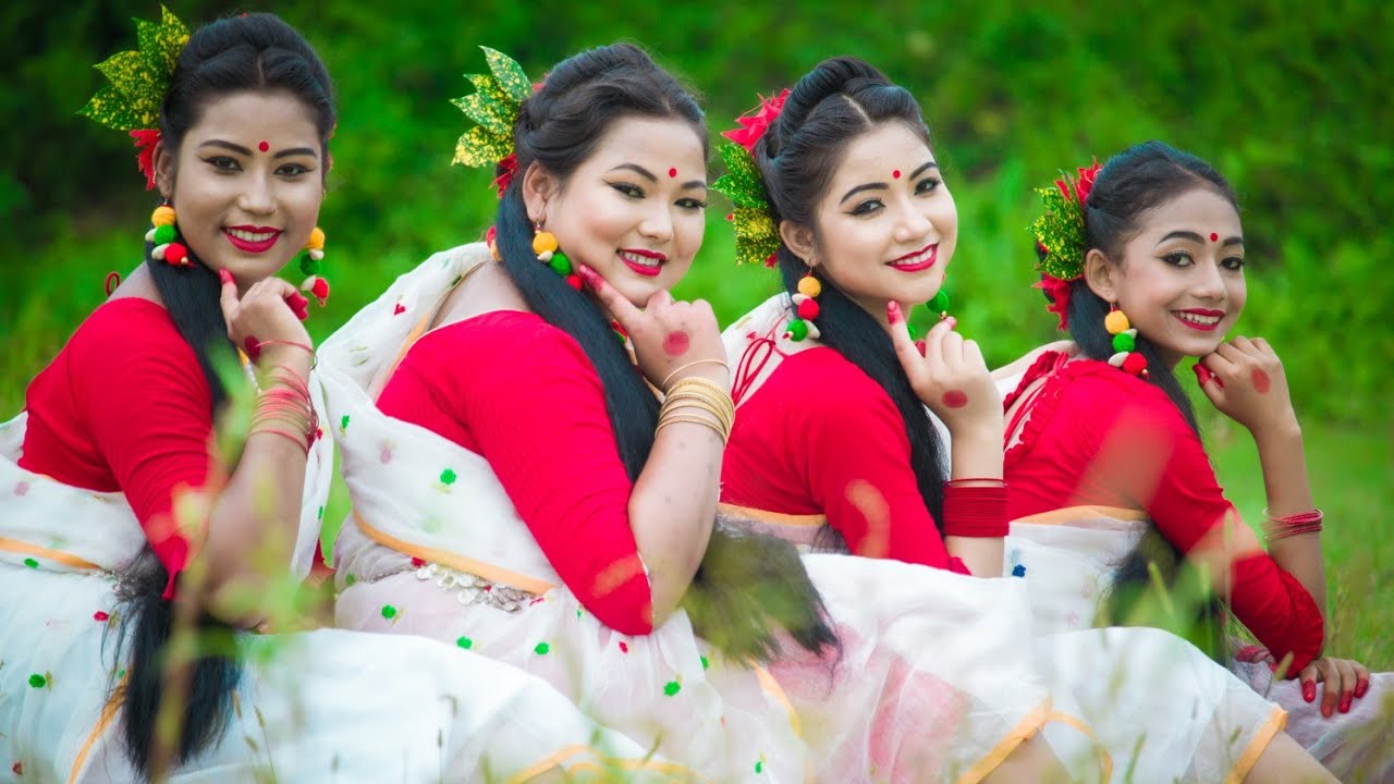 কাদা দিলি সাদা কাপড়ে ❤️😍😍 . Rubi Ghose . Folk Dance Video  . Joyjit Dance .