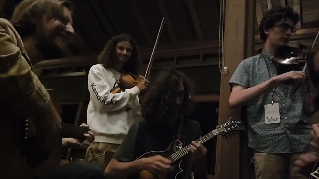 Roman Counterman and Friends play Jessamyn's Reel with Chris Eldridge