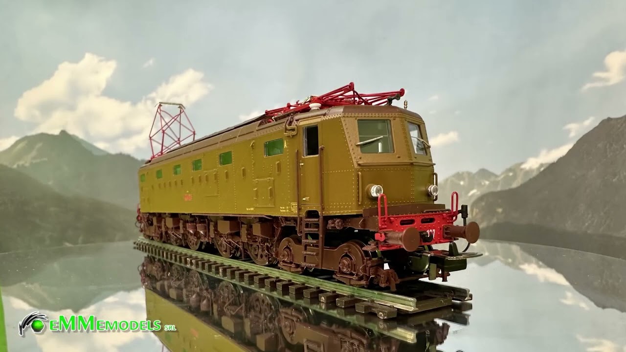 Locomotiva E428.137 eMMemodels presentazione Novità