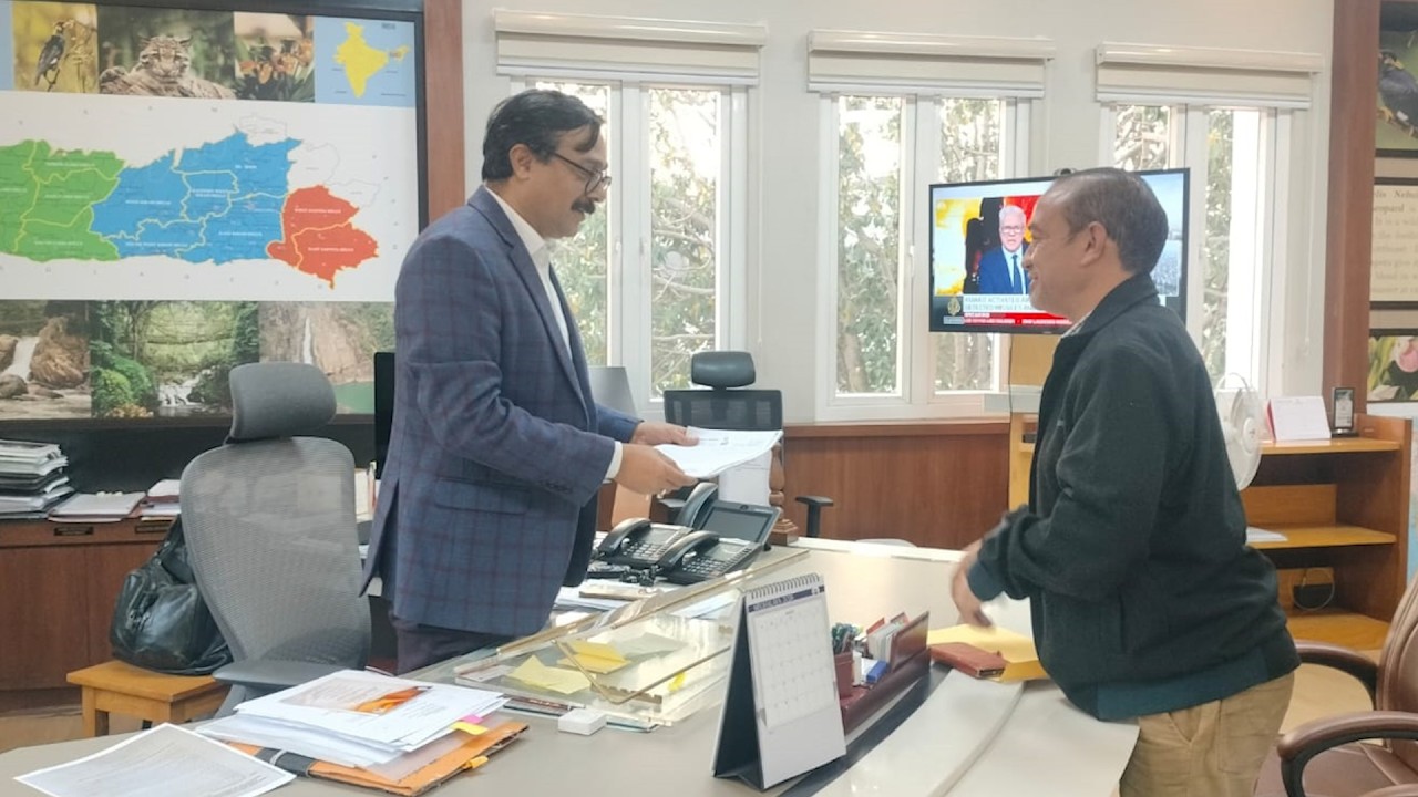 Pyrshah u Bah Adelbert Nongrum ba bthah ban hap rwai lut ia ka jingrwai 'Vande Mataram'