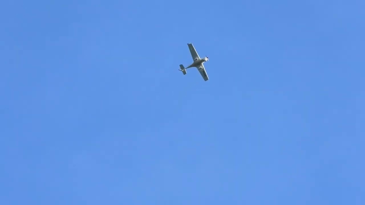 A nice WT9 dynamic Turbo cruising overhead at 4000 ft!