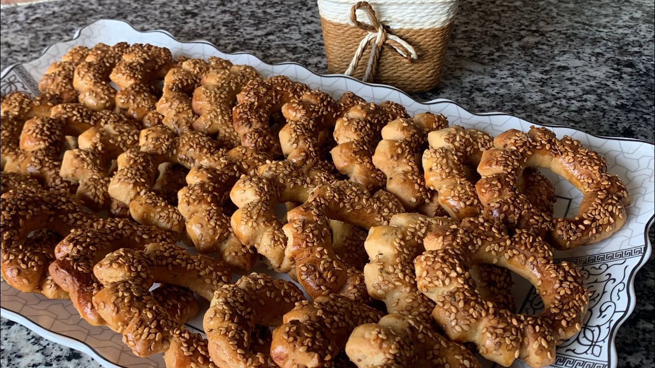 دائما مع السهل والسريع 👩🏻‍🍳 الكعك مقرمش و منسم على اصوله 😋😋
