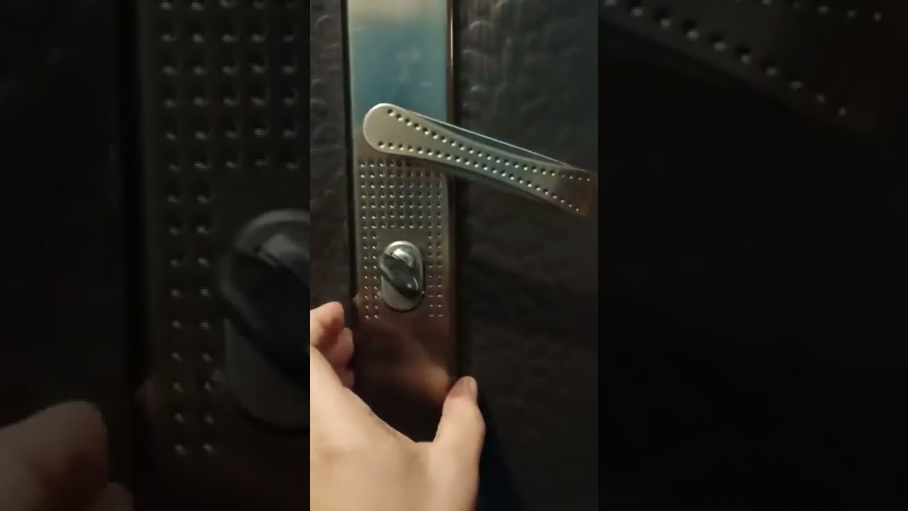 вскрытие замка китайской двери, застрял ключ в цилиндре а дверь закрыто. Вызов +79137831741 спасател