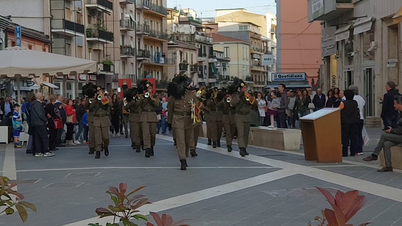 Fanfara dei Bersaglieri, a Cosenza...4 Maggio, festa dell'Esercito Italiano.