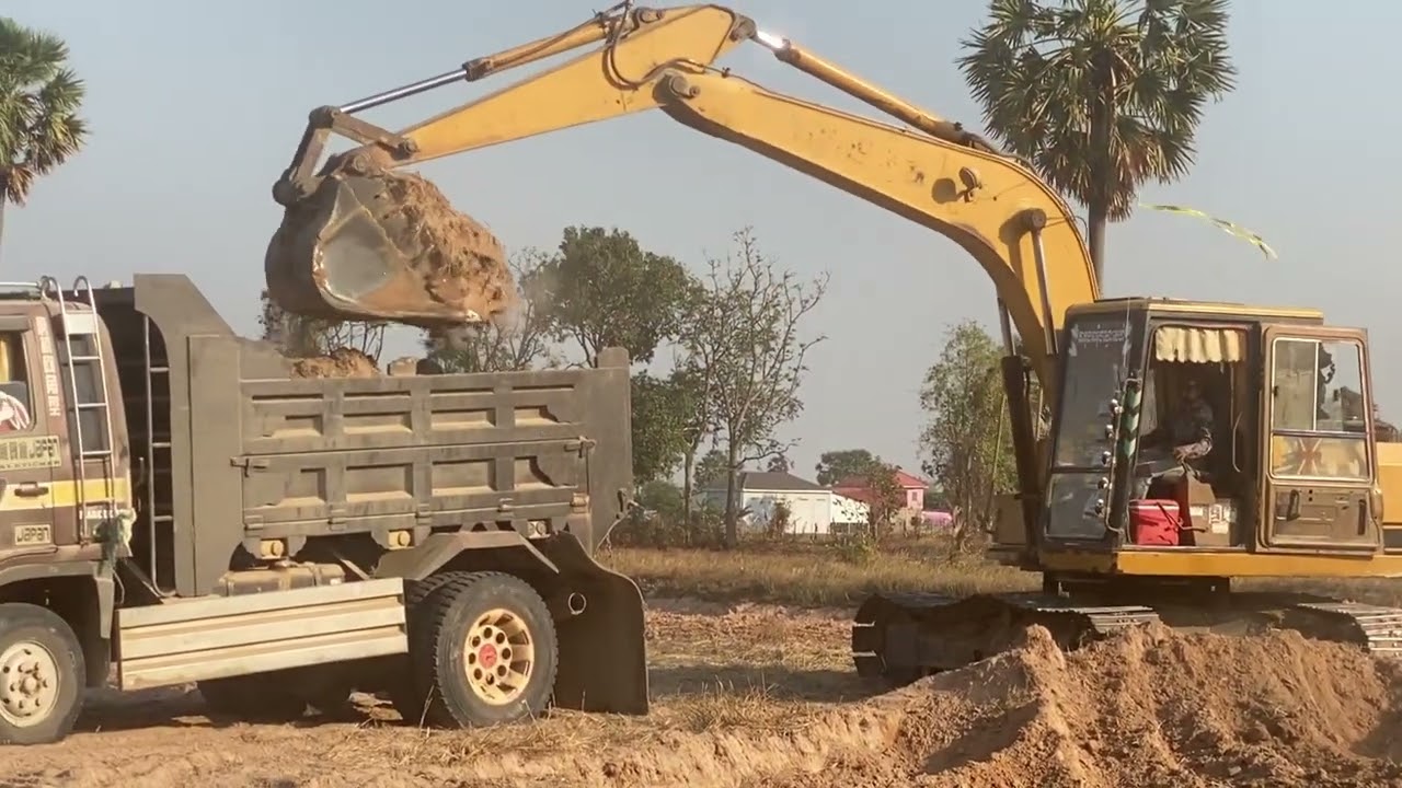 CAT 120B Showing Its Power &ndash; Unstoppable Excavator Performance!