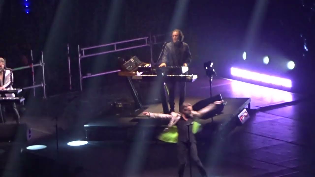 DEPECHE MODE - Wagging tongue - live Łódź 27. 02. 2024