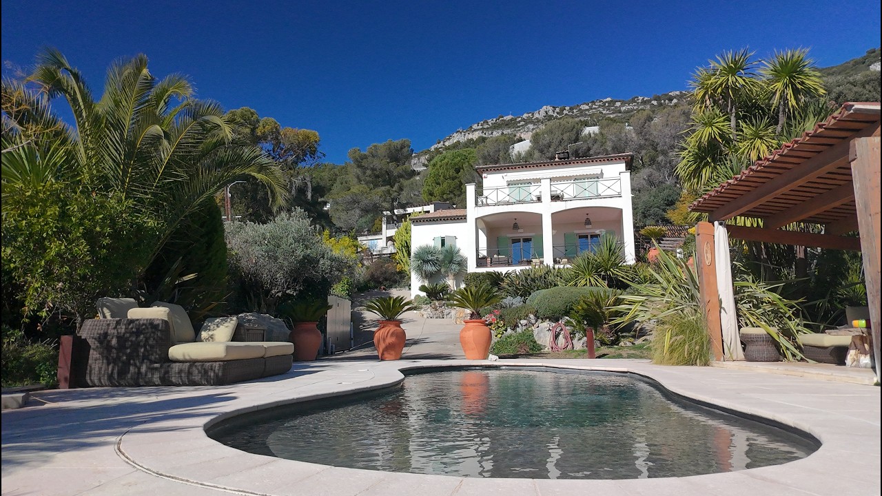 Monaco La Turbie – Villa d’environ 242 m² avec vue mer, piscine et grandes terrasses, proche Monaco