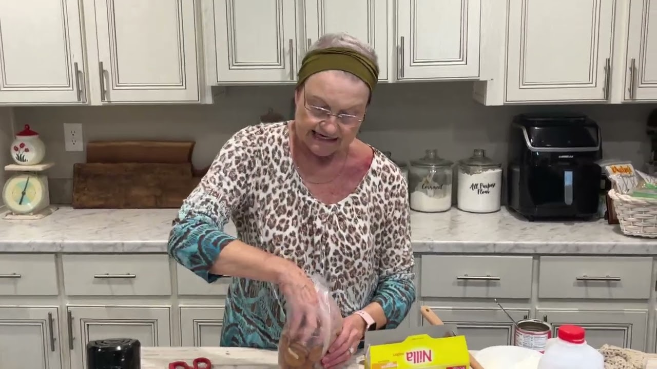 Mama Sue makes EASY BANANA PUDDING | How to make Southern banana pudding | Easy dessert recipe