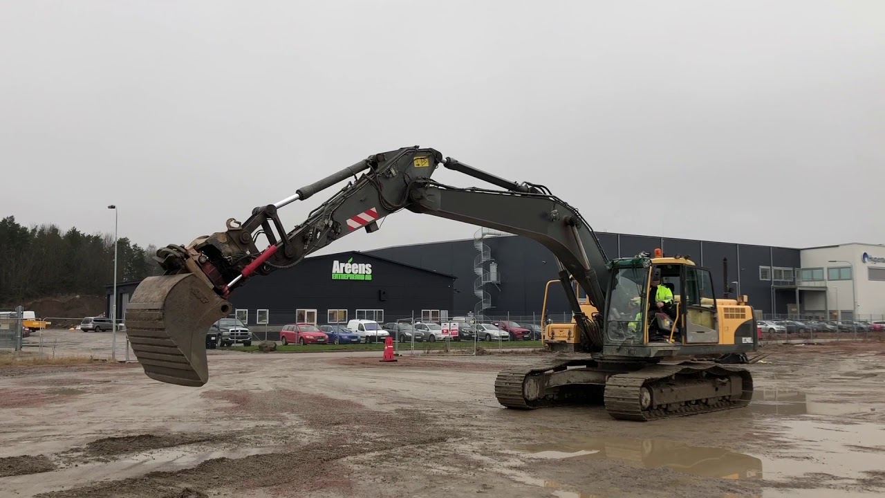 Köp Bandgrävmaskin Volvo EC240CL på Klaravik