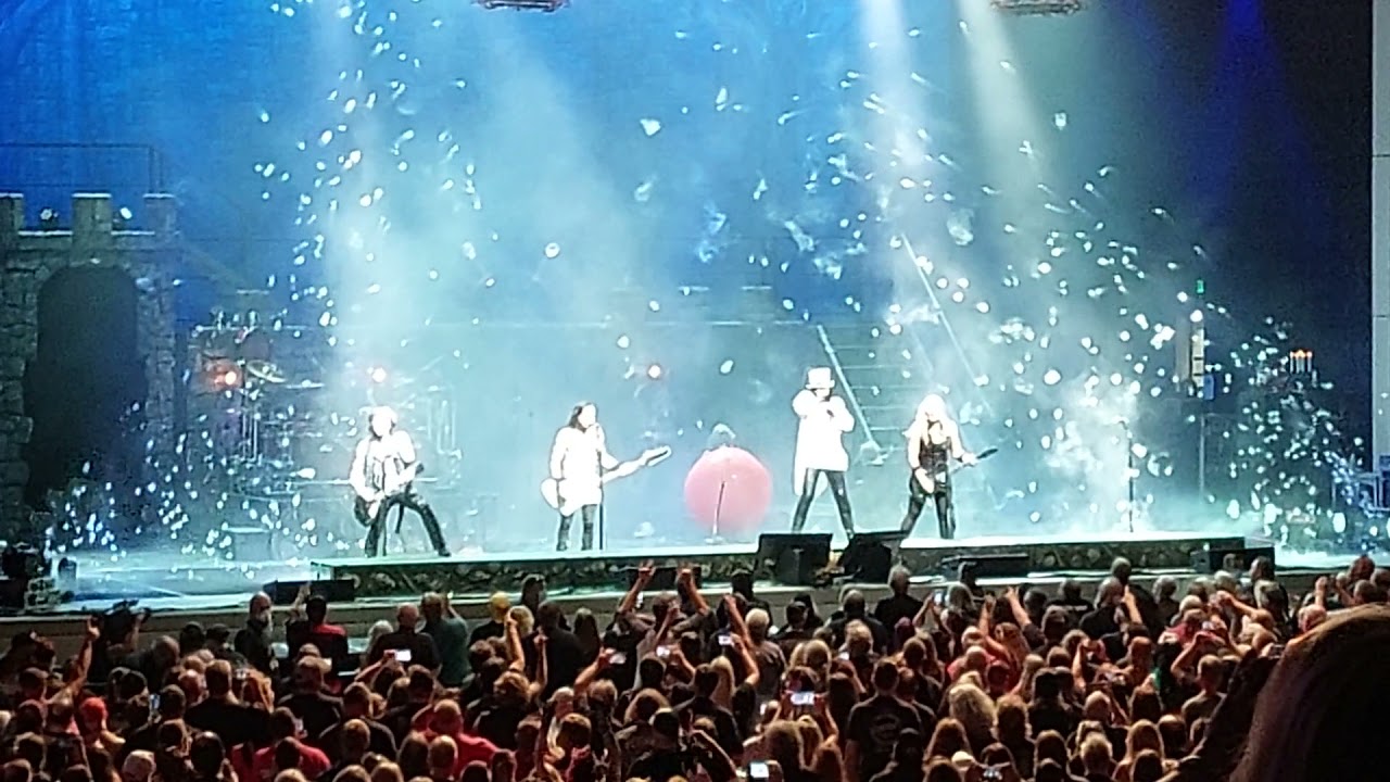 Alice Cooper - School's Out (Live In Indianapolis)