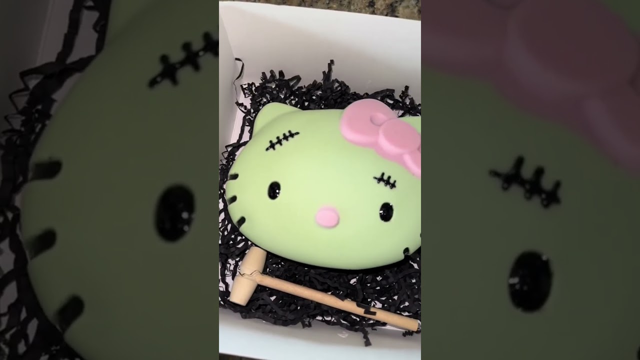 perfect for halloween 💚🎃🎀 #hellokittyforever