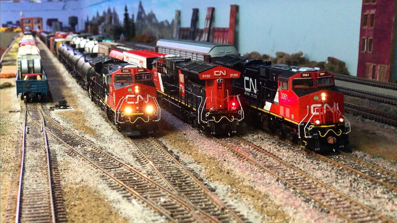 Long and Fast Canadian National Model Train in HO Scale at Suncoast Model Railroad Club