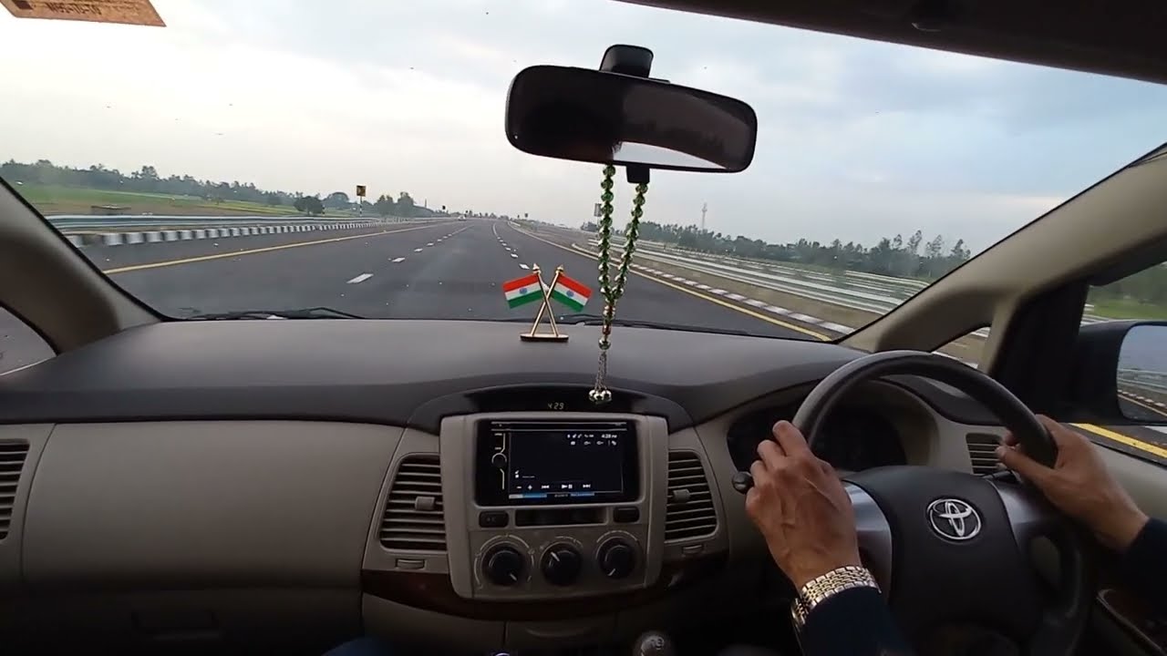 TOYOTA INNOVA At 200 km/h|India-Autos