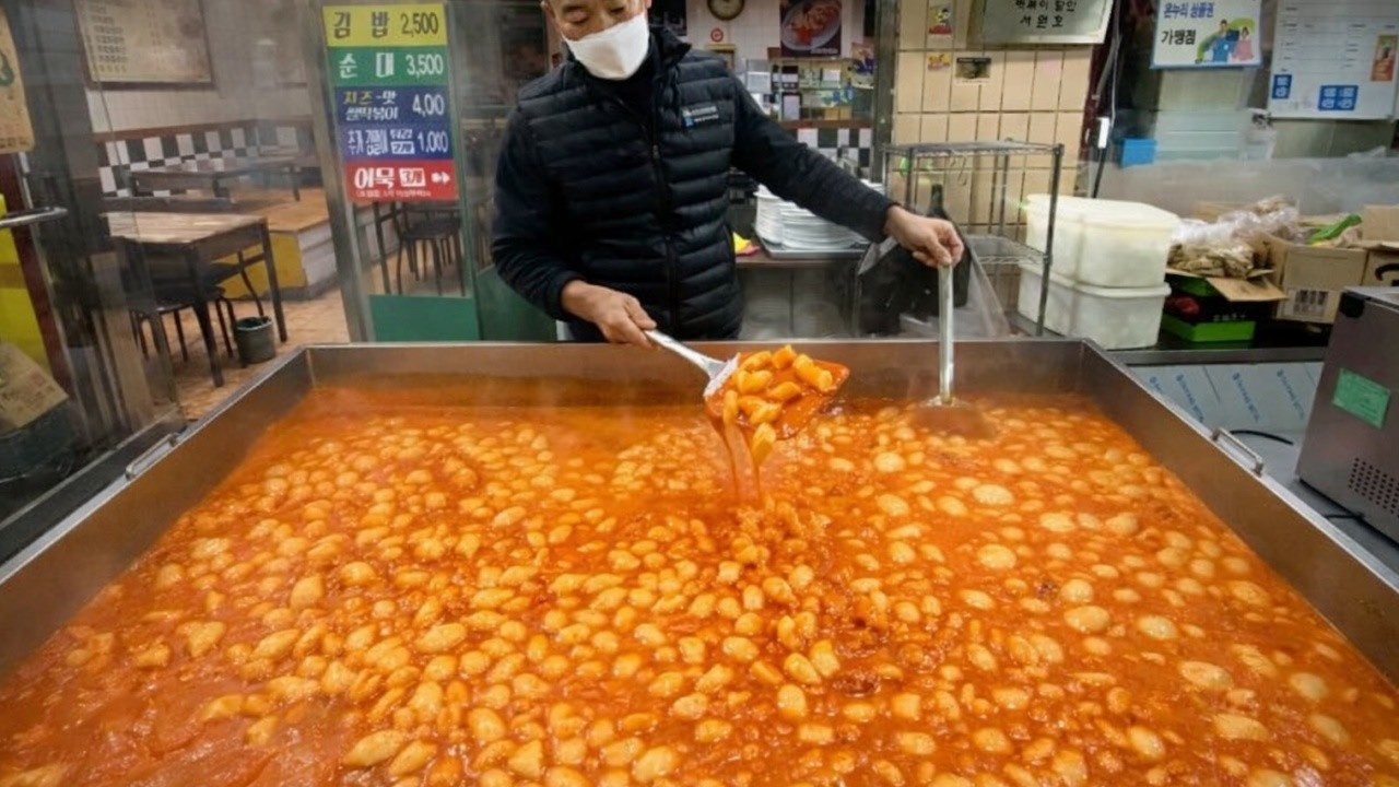 하루 1000만원 파는 지하철 분식집?! 이곳은 정말 역대급 입니다 Korean street food