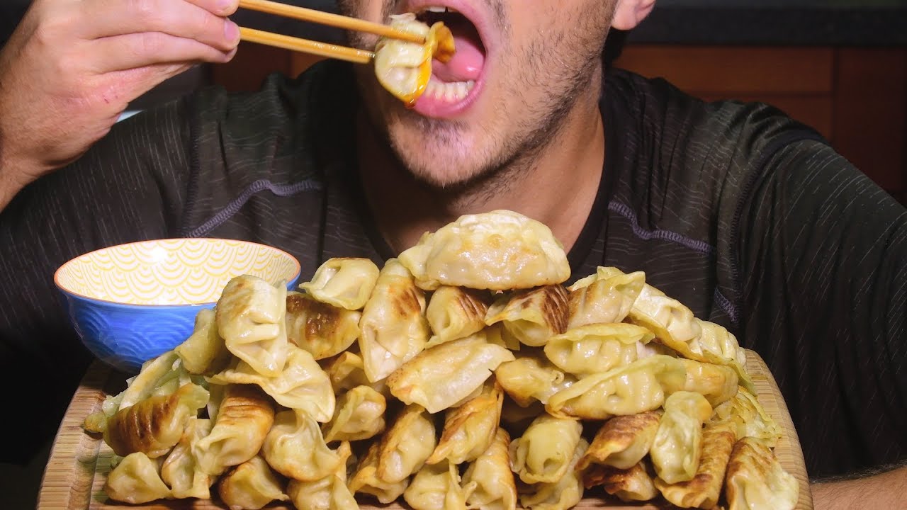ASMR POTSTICKER MOUNTAIN FEAST (Soft Eating Sounds) No Talking | Nomnomsammieboy