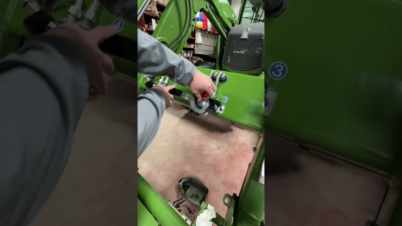 Hydraulic Attachments Hooked Like A Pro on every Fendt (no headache required)!