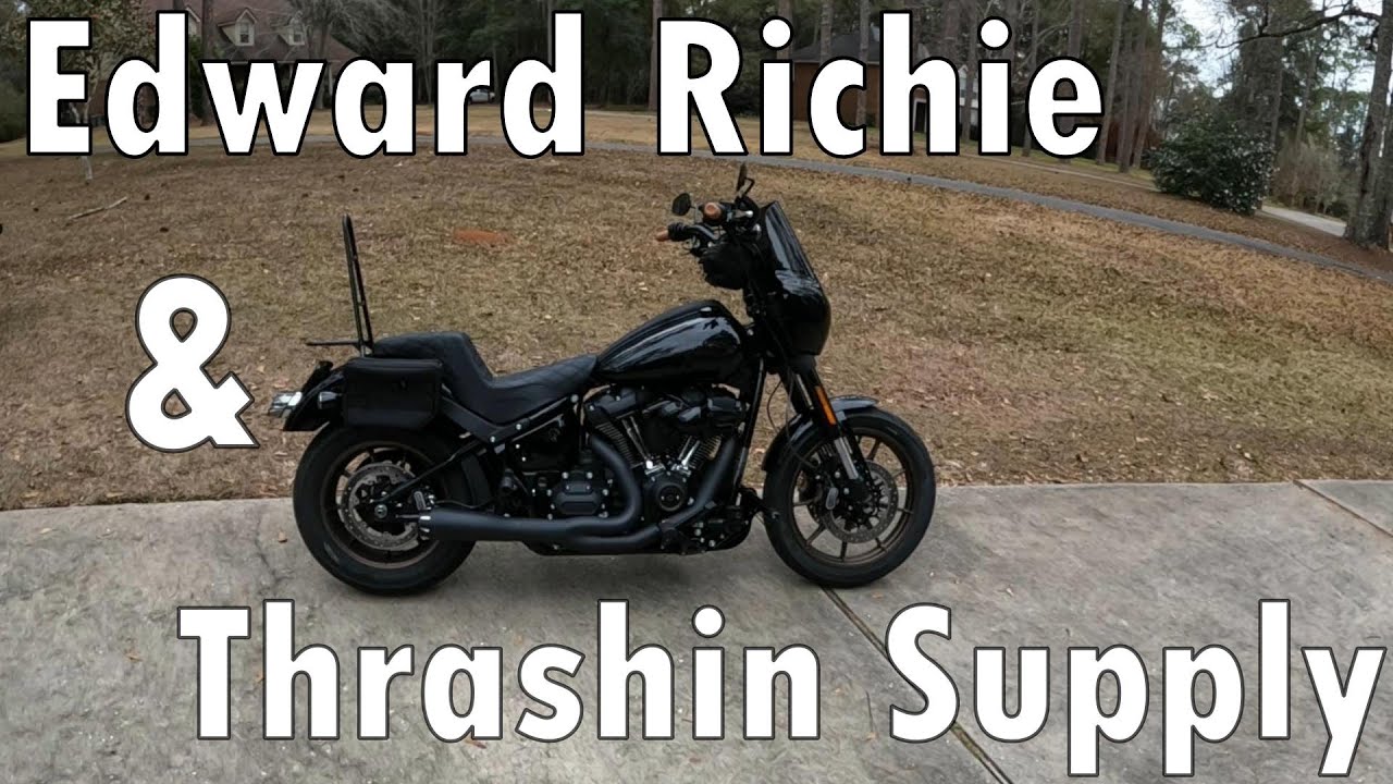 Установка спинки пассажирского сиденья Edward Richie и боковых кофров Thrashin Essential.