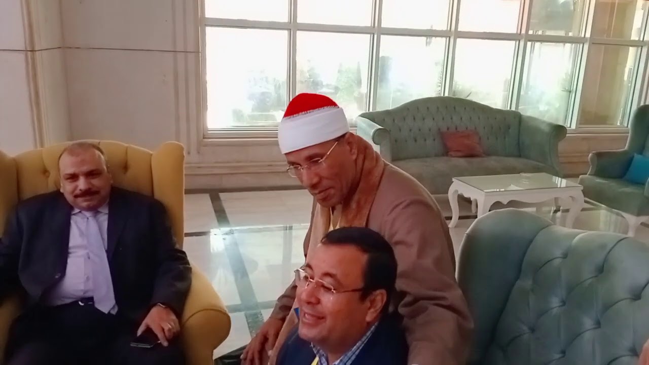 رد فعل غريب للشيخ الطاروطي على ابداع المنشد حسام صقر من كواليس مسابقة بورسعيد الدولية