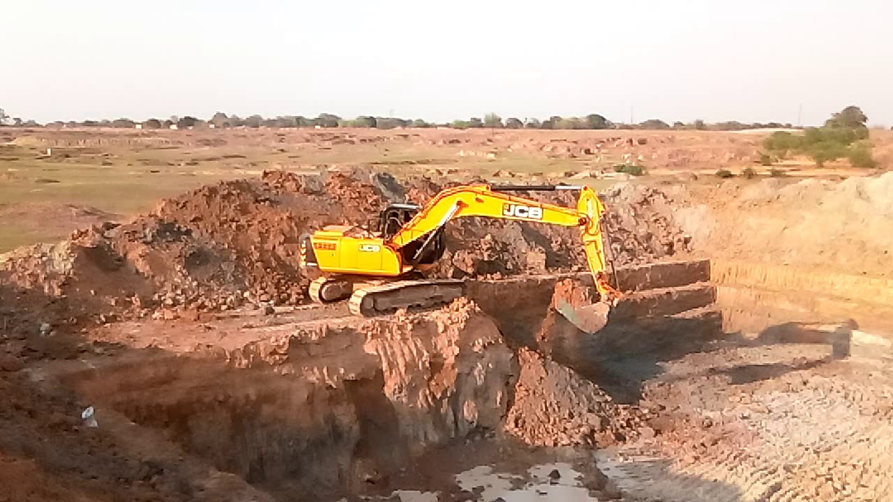 JCB masin Char Din me talab teyar