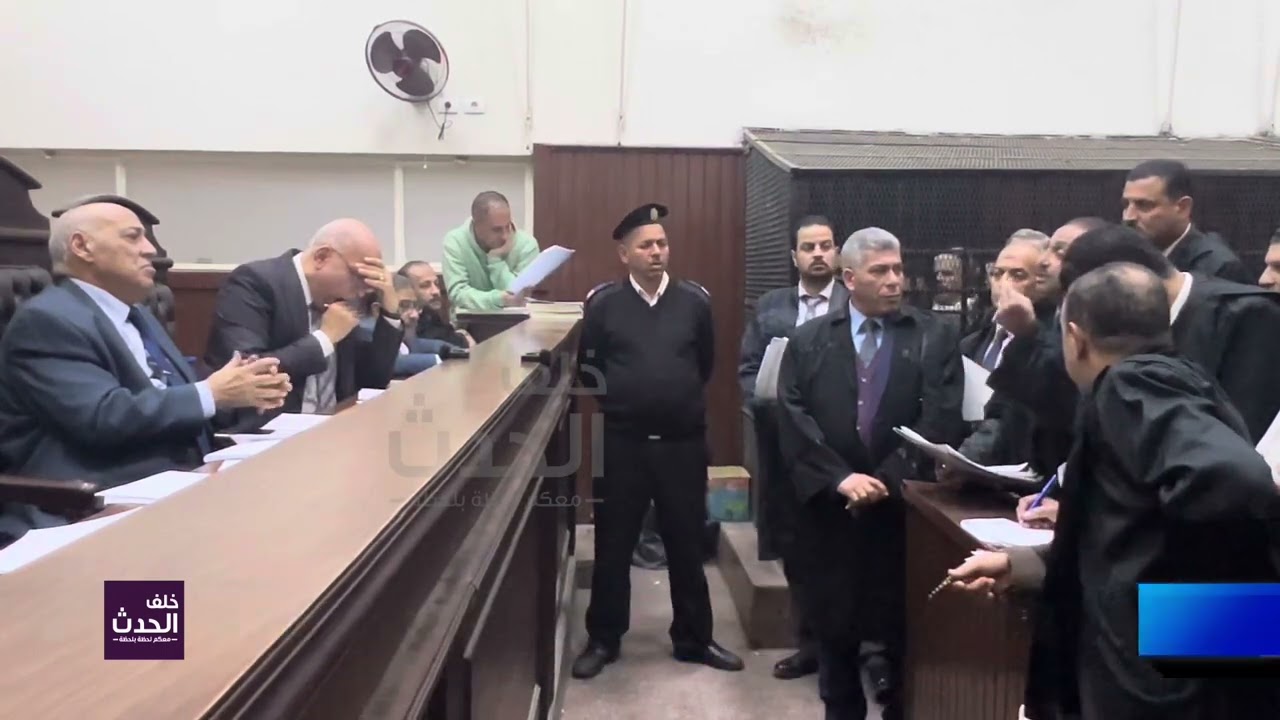 فجأة 😮 وقف المحامون بالصف كلهم أمام جنايات الجيزة.. فماذا طلبوا مجتمعين ؟! وبماذا رد عليهم القاضي؟!