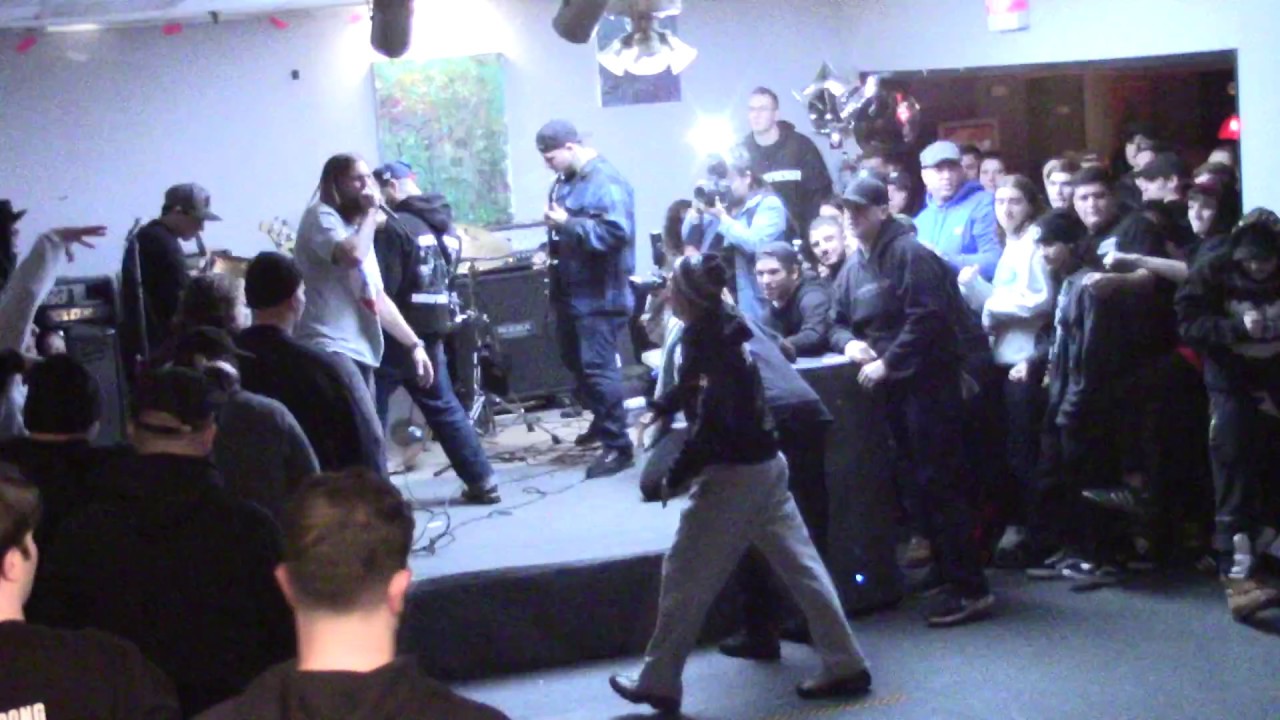 LIFELESS @ Shakers Pub 11/26/16
