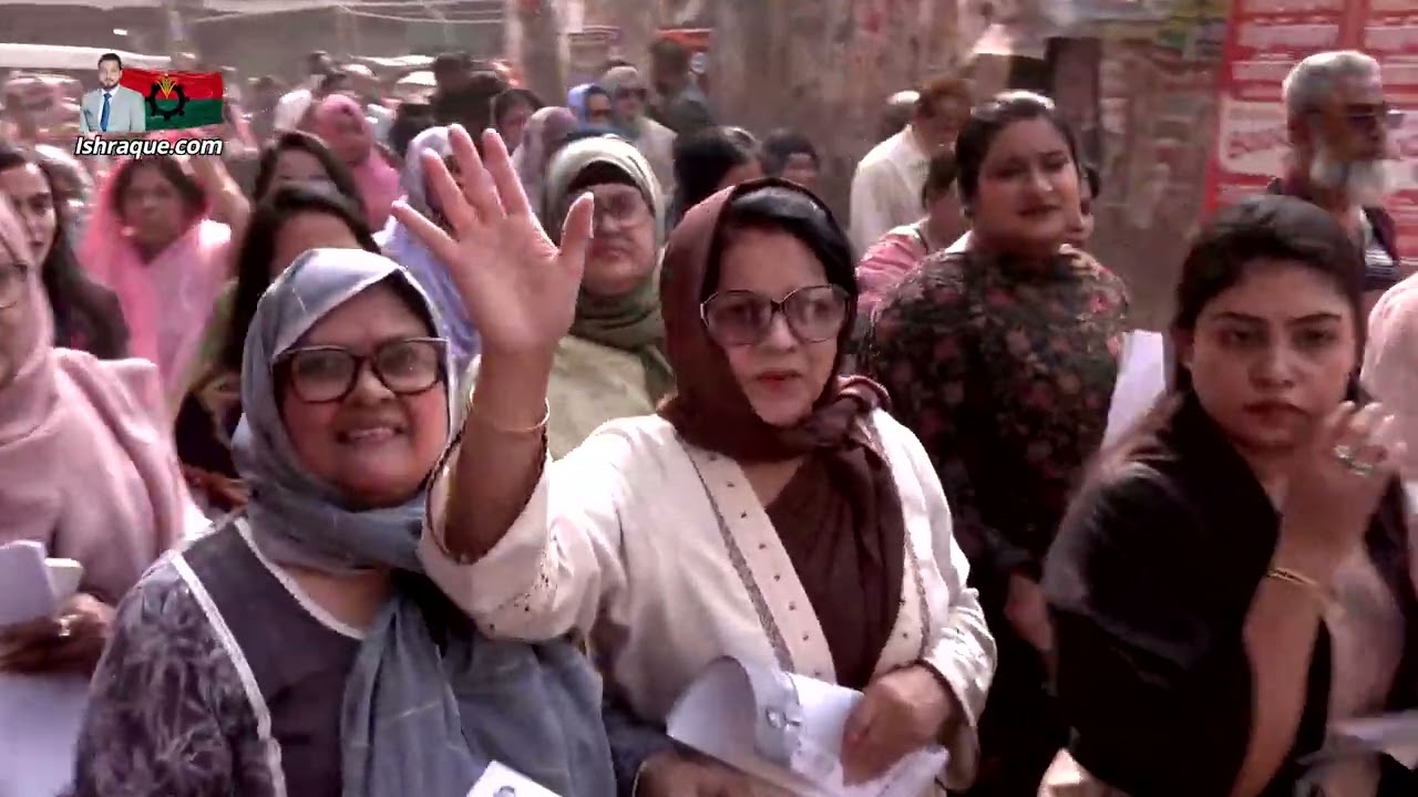ছেলে ইশরাক হোসেনের নির্বাচনী প্রচারনায় গণসংযোগ করছেন মা | Ishraque Hossain