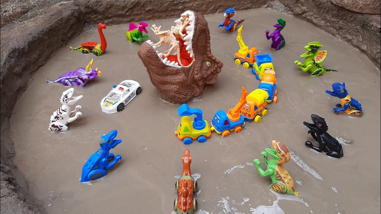 Lavando Dinossauros de Pl&aacute;stico Sujos de Lama Tiranossauro Rex Triceraptos Estegossauro Velociraptor