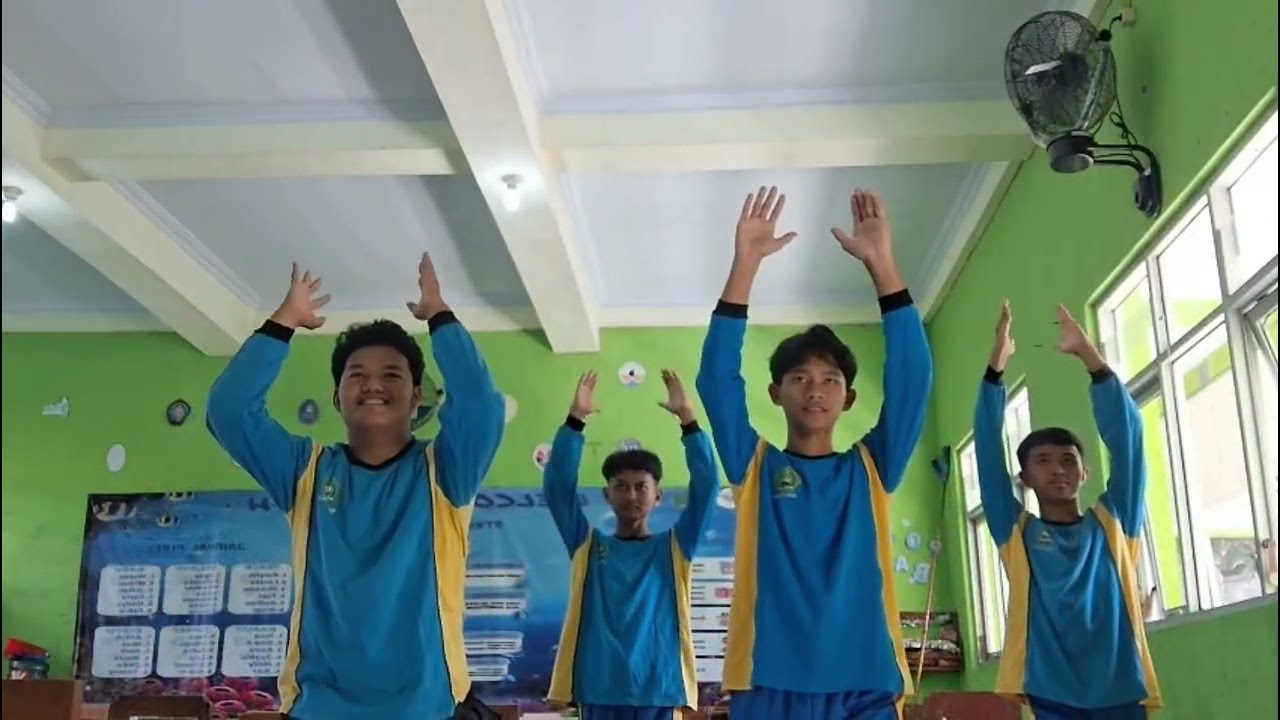 senam kreasi kelas XI Eanggota :1.M.lham marita.2.Riko Agus Dian S.3.Reyndra Aditya A.4.M.Azam