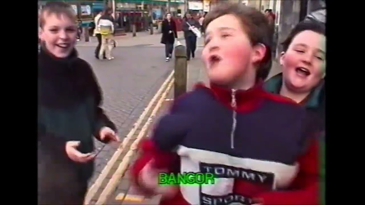 SIREGAR JALAN-JALAN DI PEKAN BANGOR, WALES , UK - 27 FEBUARI 1999