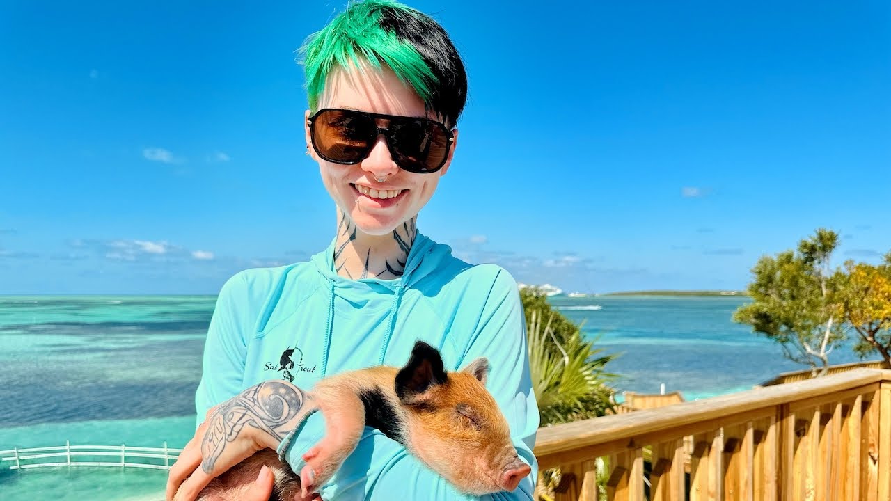 There's LITTLE PIGLETS On The BEACH! - Cruise Vlog Pt 2 - Christena Reckless