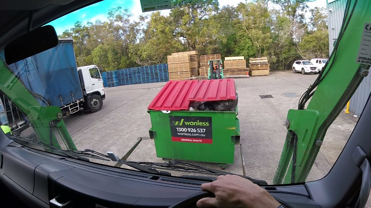 E106.1 RAW VIDEOS OF AN AUSTRALIAN RUBBISH TRUCK. 8 WHEELER TWIN STEER. FRONT LIFT LOADER. POV TRUCK