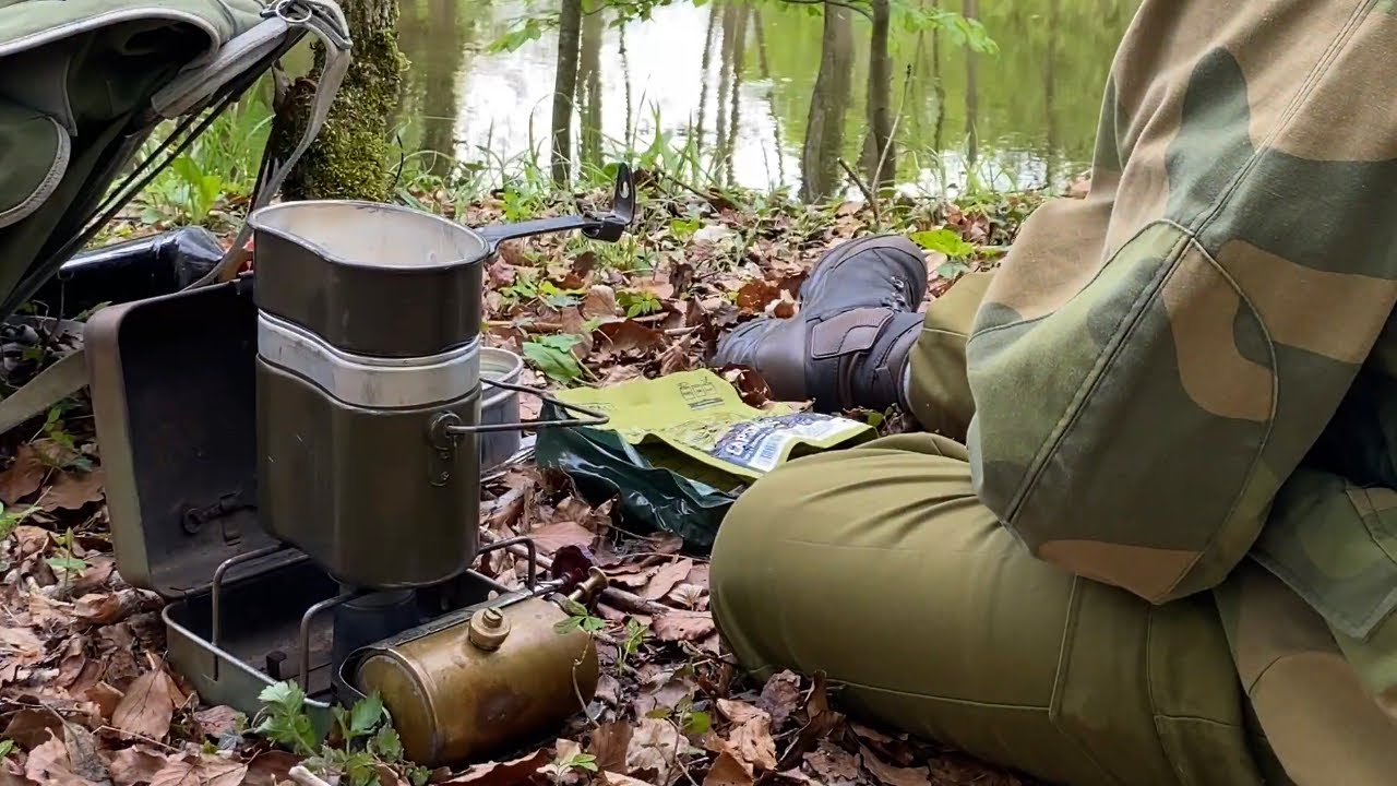 Meal at the Lake / Optimus 111 Stove / Norwegian Army / Arctic Field Ration /måltid ved sjøen