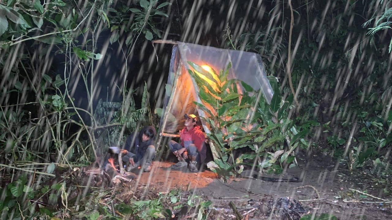 Di Guyur Hujan siang Malam// Berkemah Di hutan hujan #survival #camping #bushcraft