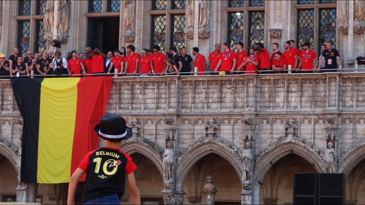 Célébrations des supporters belges pour le retour des diables rouges à Bruxelles ! Grand place