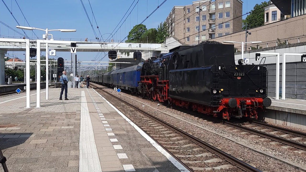 SSN Nostalgie-Express in Arnhem Centraal 07-05-2022
