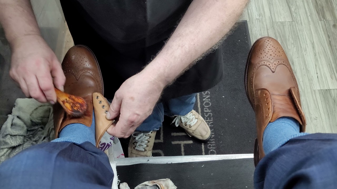 S01E08 NYC Shoe Shine - Diamond District!  Diamond Shoe Shine / ASMR