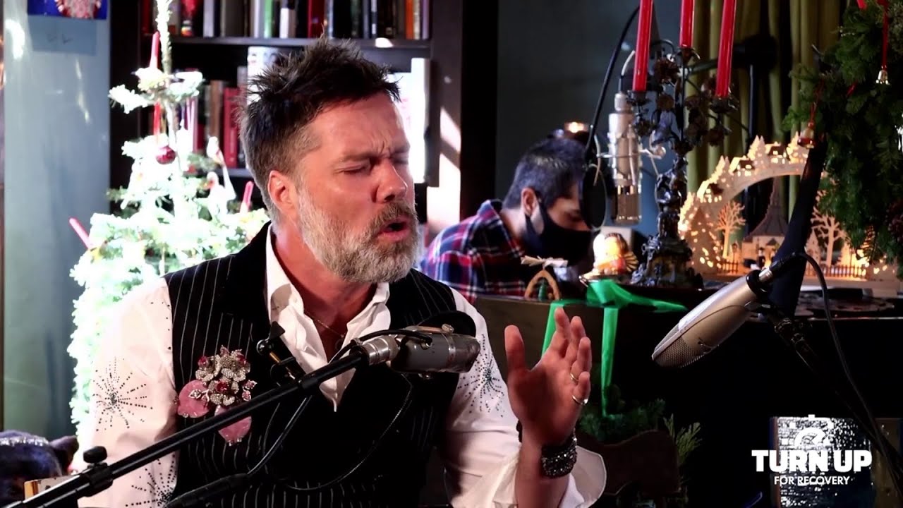 Rufus Wainwright - Minuit Chrétiens (O Holy Night) Turn Up For Recovery