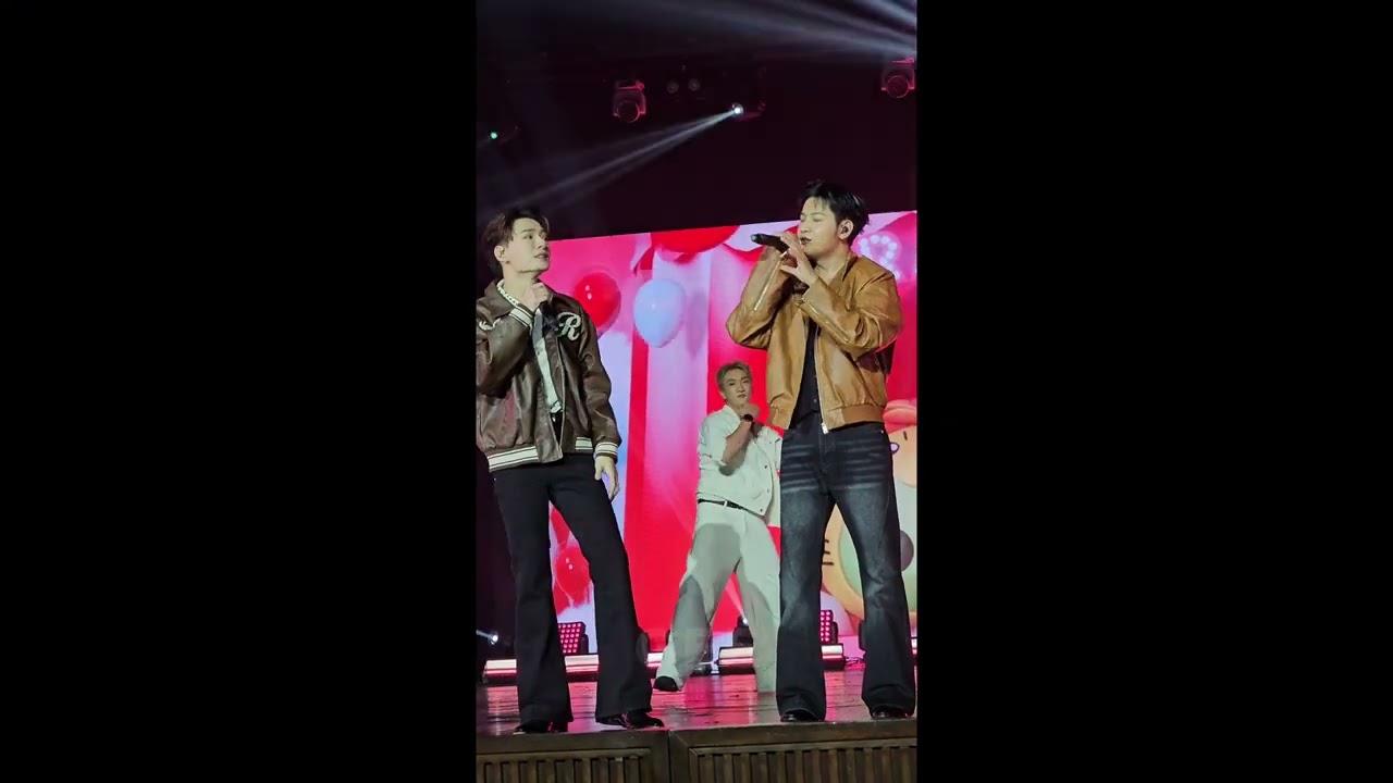 [FANCAM] Eye Contact - KristSingto 《 251122 PEBACA WHAT A CONCERT in Manila》