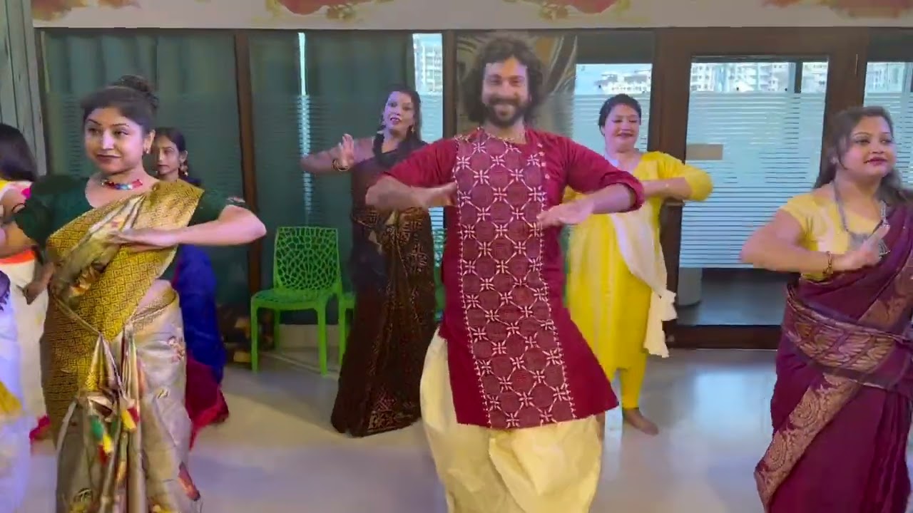 Teaching Kathak in Kolkata at Art Atelier Studio (Devesh Mirchandani)