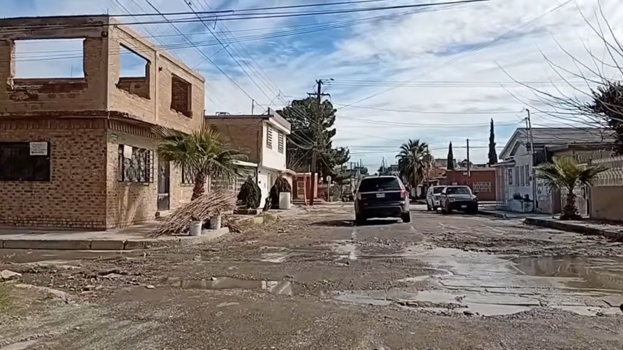 UNA COLONIA CON SUS CALLES EN MUY MAL ESTADO EN CIUDAD JUAREZ 