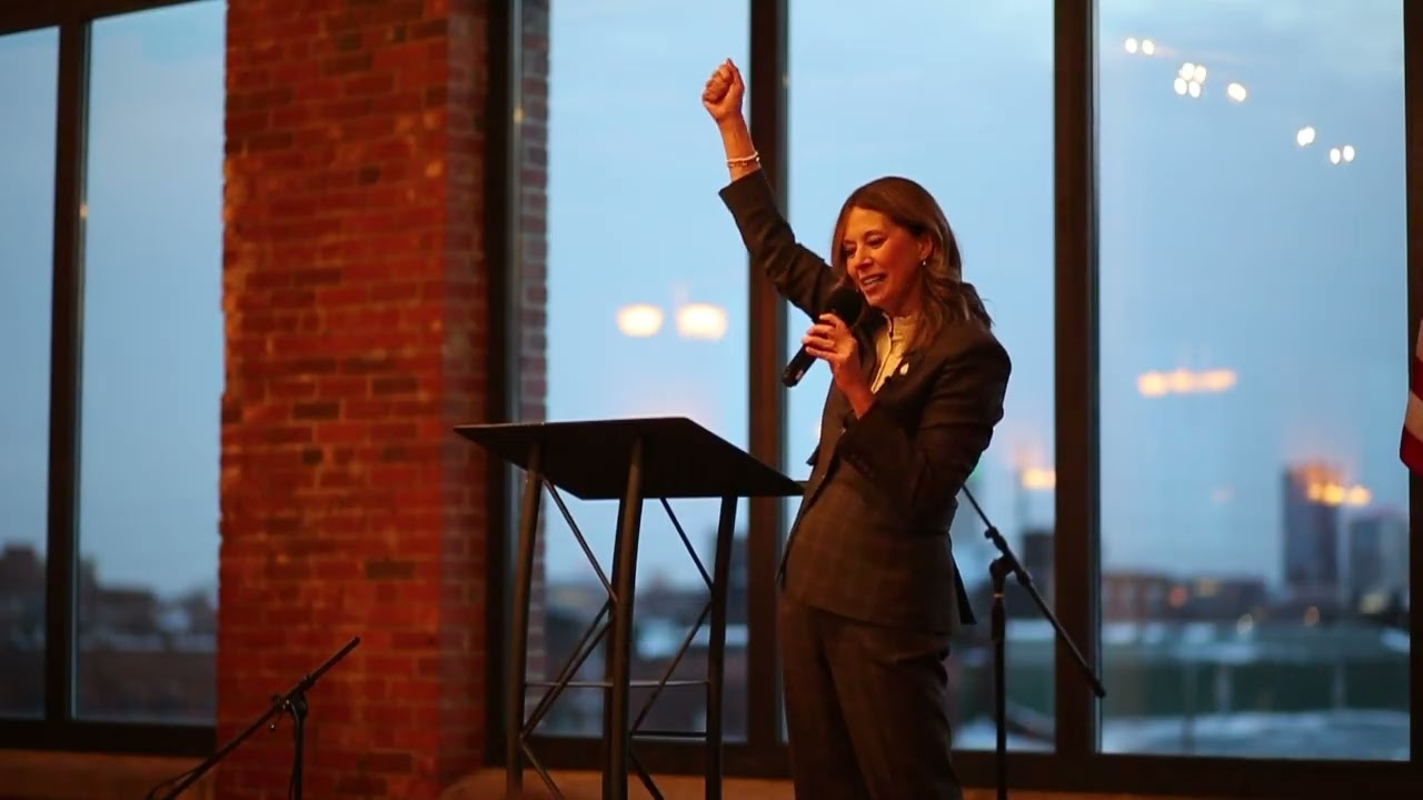 Amy Acton addresses room of 500 at Ariel International Center in Cleveland