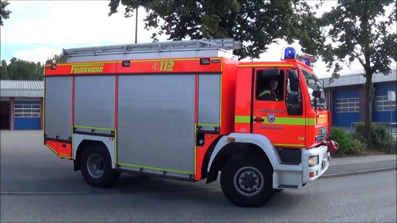 Gefahrenstelle auf Kreuzung | Rüstzug Freiwillige Feuerwehr Bad Oldesloe + 2x Gruss