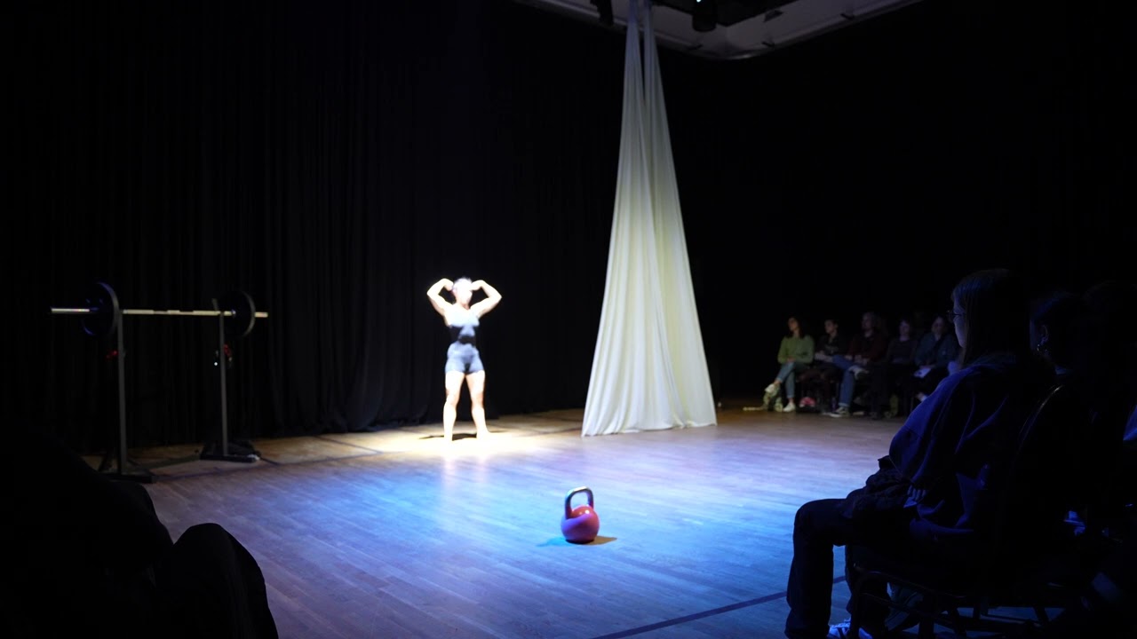 Seide&Stahl Ballhaus Full length indoor