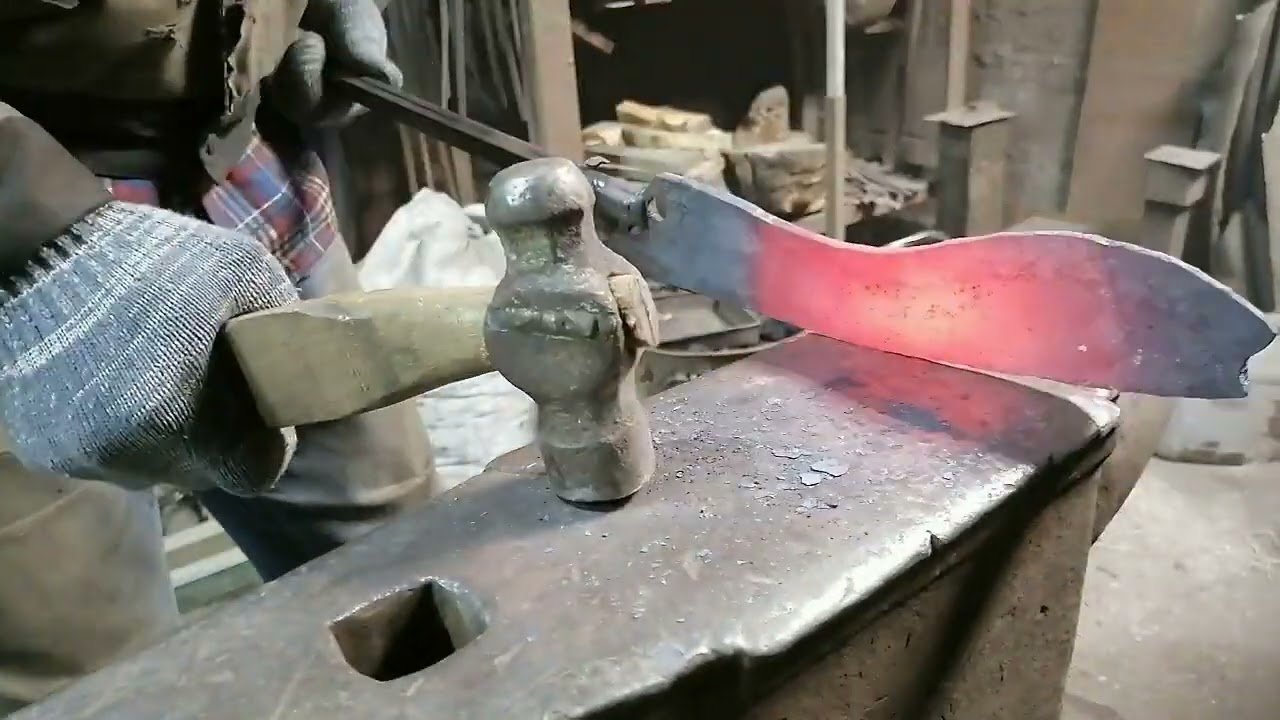 Два Кукри.