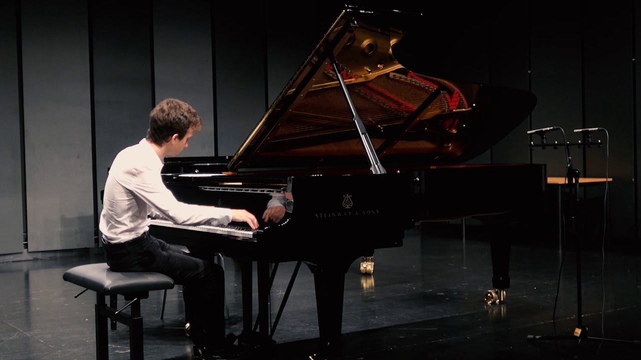 Debussy – Étude 'Pour les sonorités opposées' | Valentin Malanetski