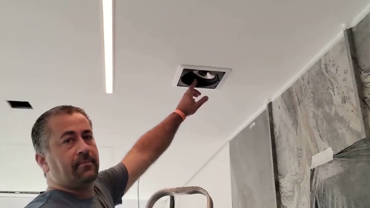 Instalação de Caixas LOUD SL6 100 e SQ6 100 para o Home Theater e Sala de jantar.