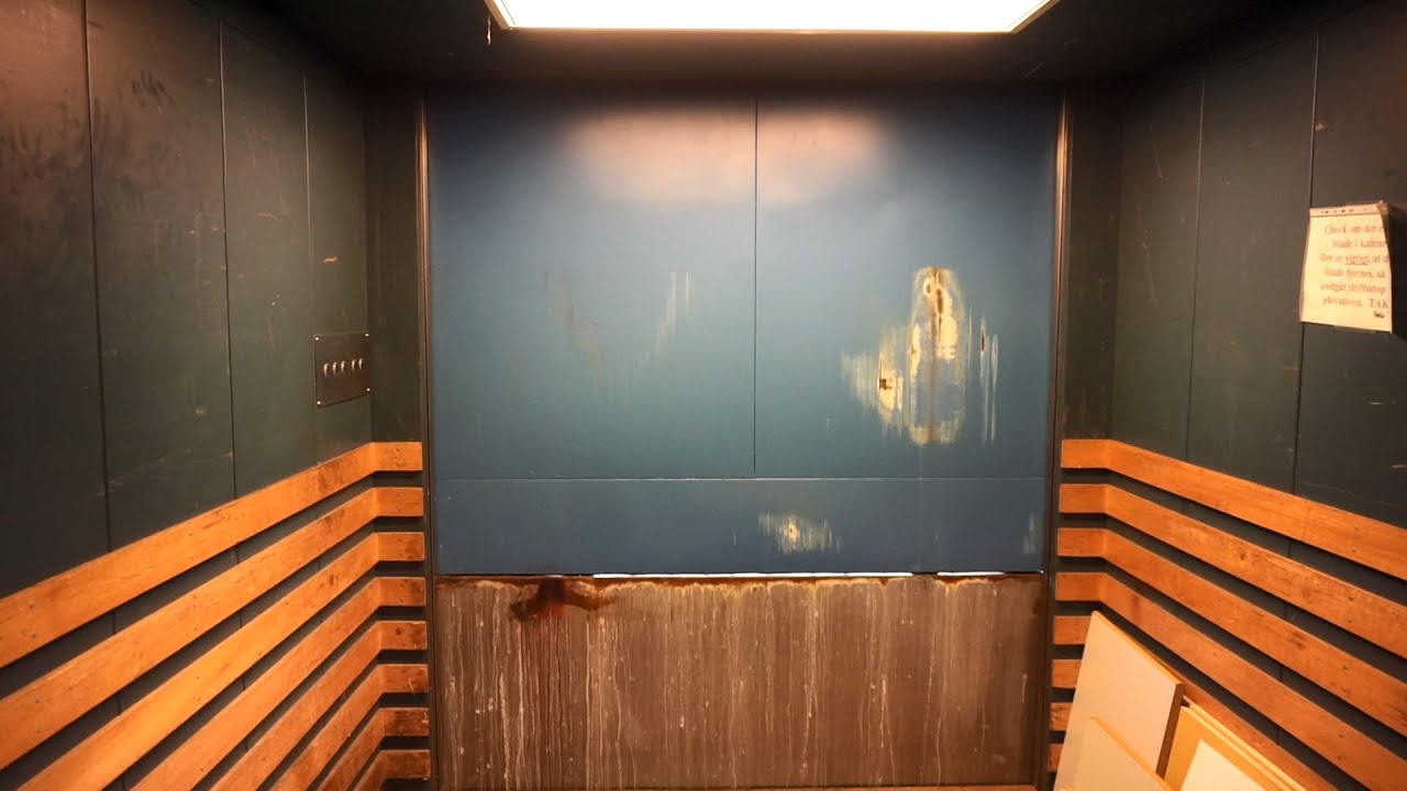 Special door! 1976 HH Elevator hydraulic elevator (mod) @ University Hospital, Odense, Denmark