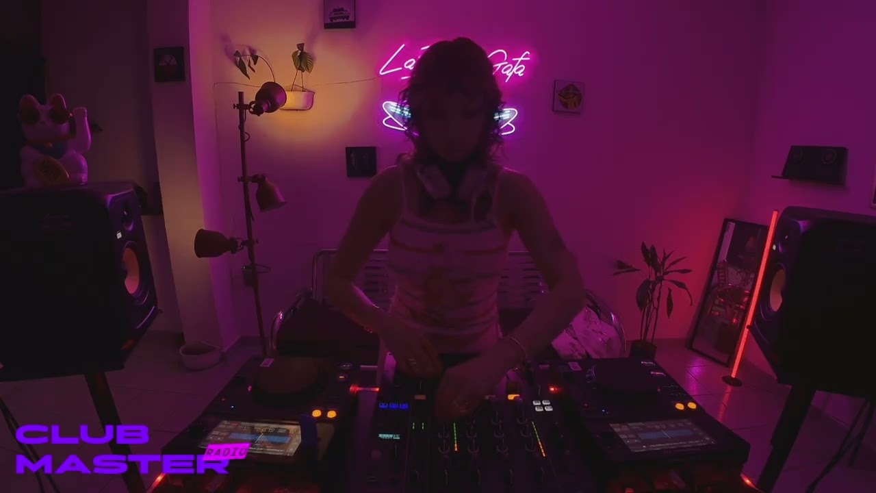 CLUMASTER RADIO by La Buena Gafa presents STRAWBERRYYY
