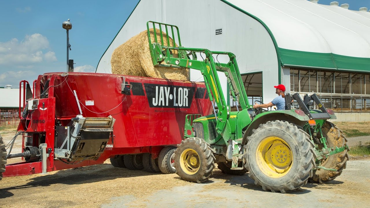 Jaylor 5850 TMR Mixer: Dairy Ration on Armstrong Manor Farm